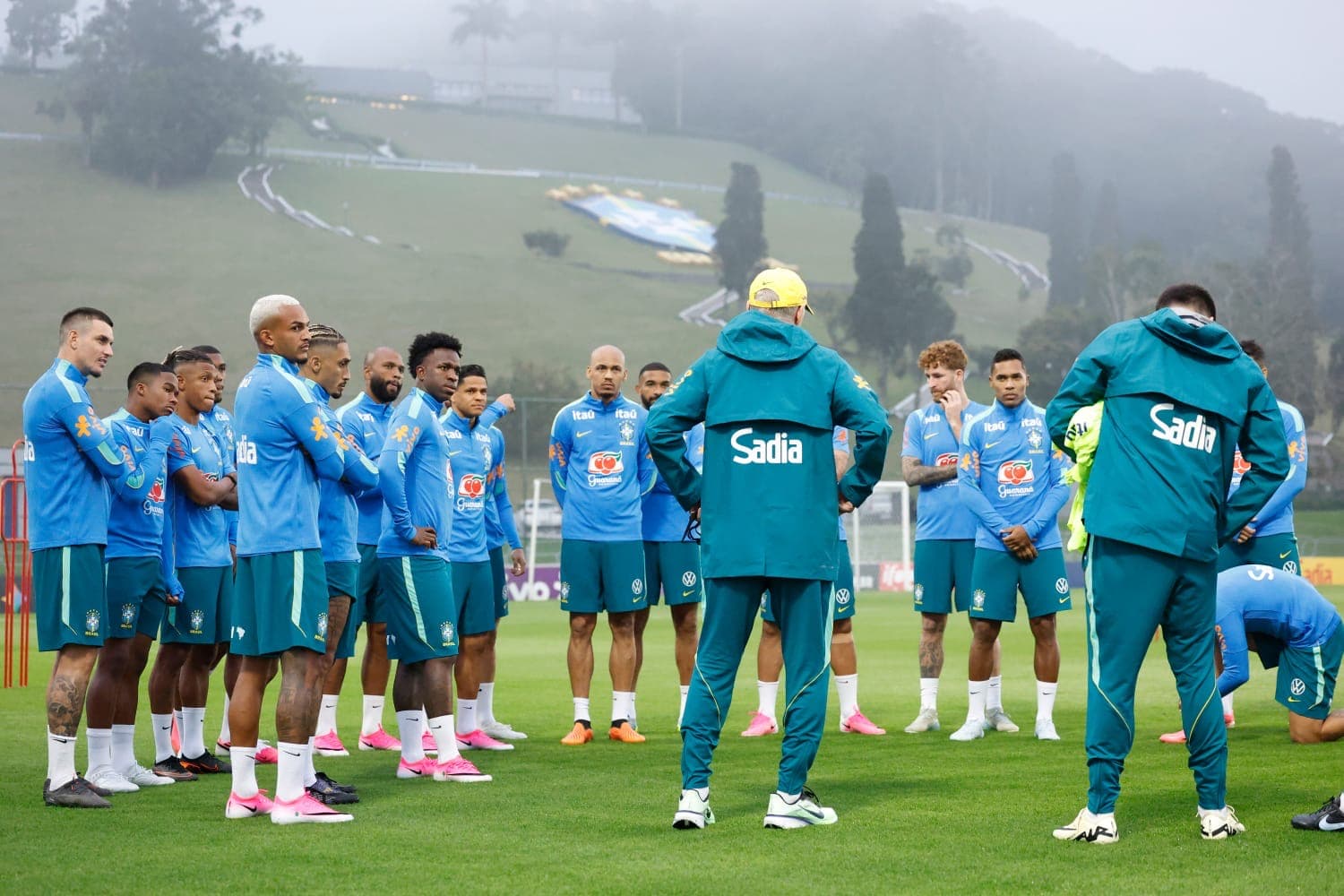 Carlo Ancelotti testa Seleção Brasileira contra o Panamá antes do embarque para a Copa