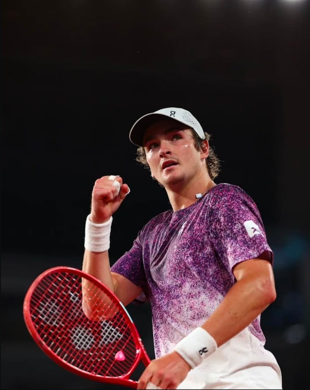 João Fonseca lamenta eliminação nas quartas de final, mas exalta campanha em Roland Garros: 'Me traz convicção para seguir'
