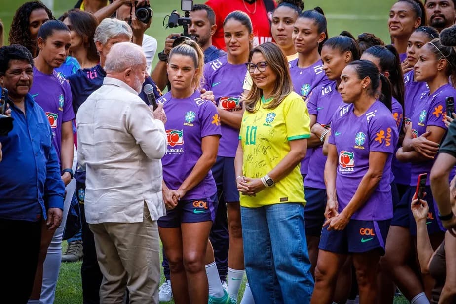 Lula sanciona Lei Geral da Copa do Mundo Feminina e prevê feriado em jogos do Brasil