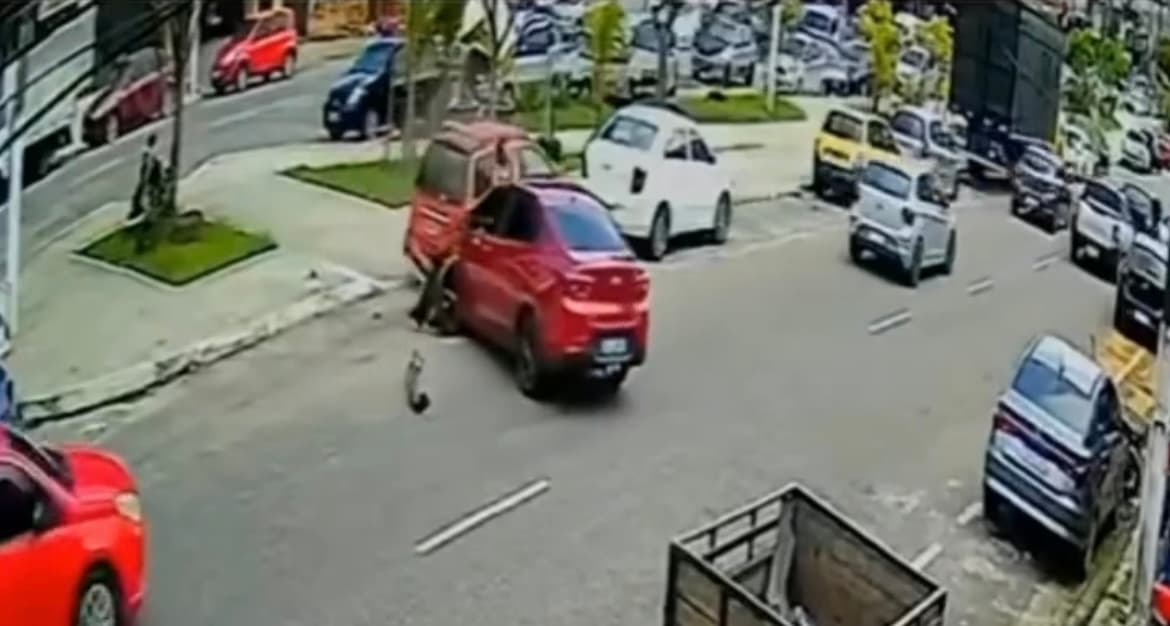 Mulher escapa por segundos de ser atropelada por carro desgovernado em Belém
