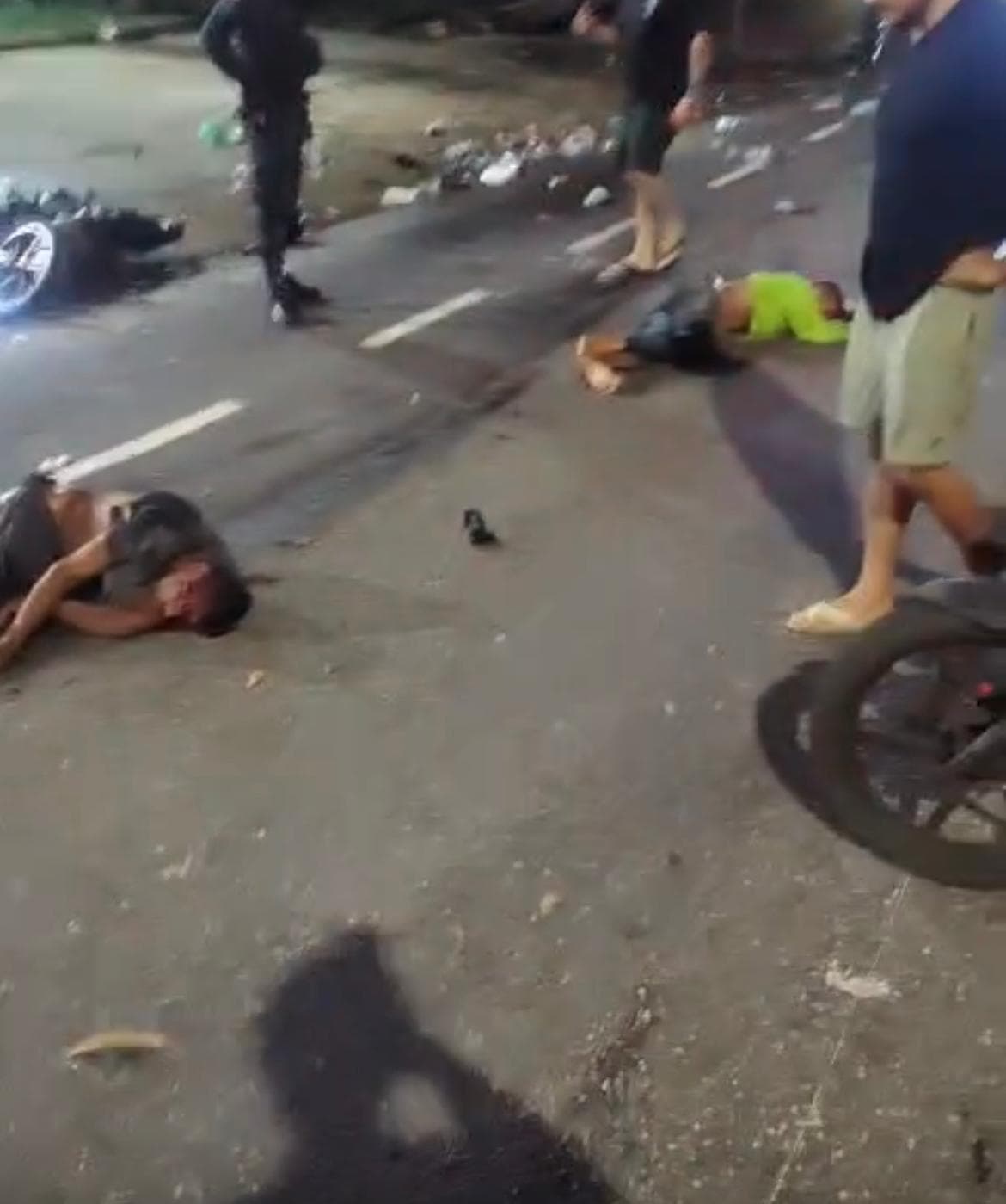 Vídeo: motorista reage a assalto e atropela criminosos no bairro Umarizal, em Belém