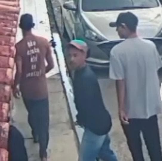Bando invade residência em Belém e rouba aparelhos; dois são presos