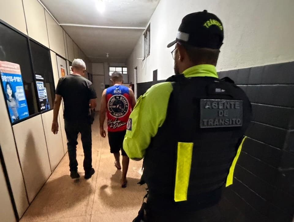 Motorista é preso por embriaguez ao volante durante fiscalização na estrada de Outeiro