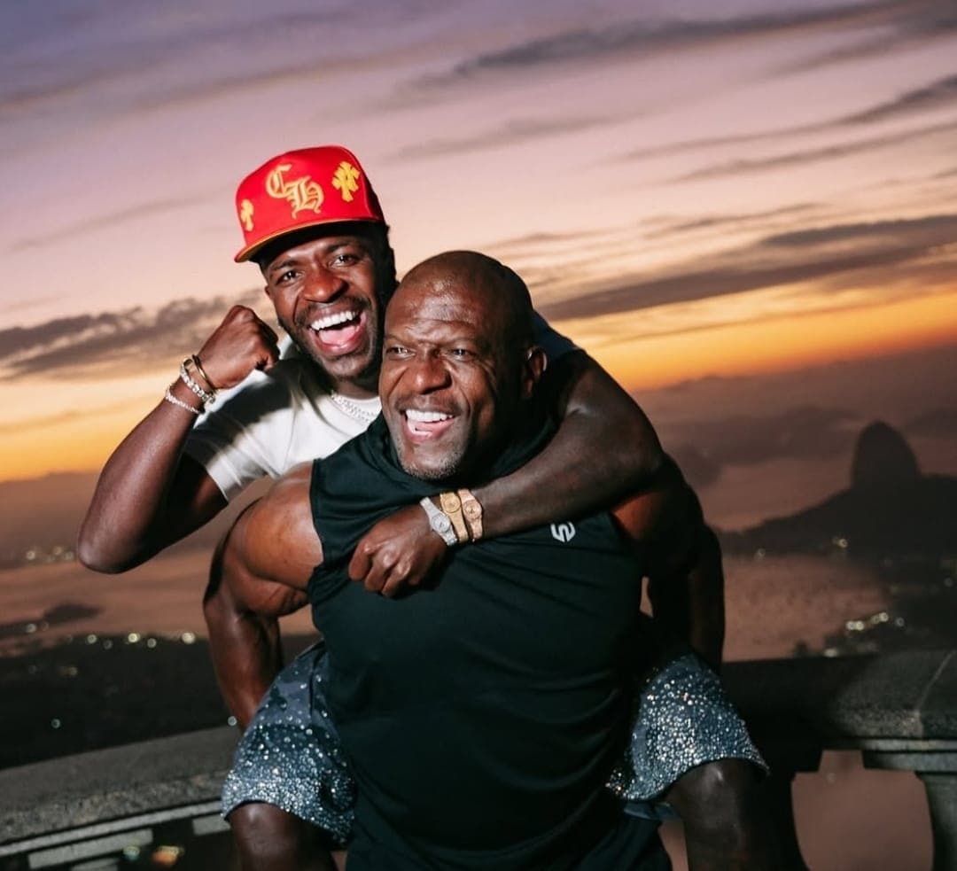 VÍDEO: Terry Crews e Vinicius Jr. visitam o Cristo Redentor e ator se declara ao Brasil