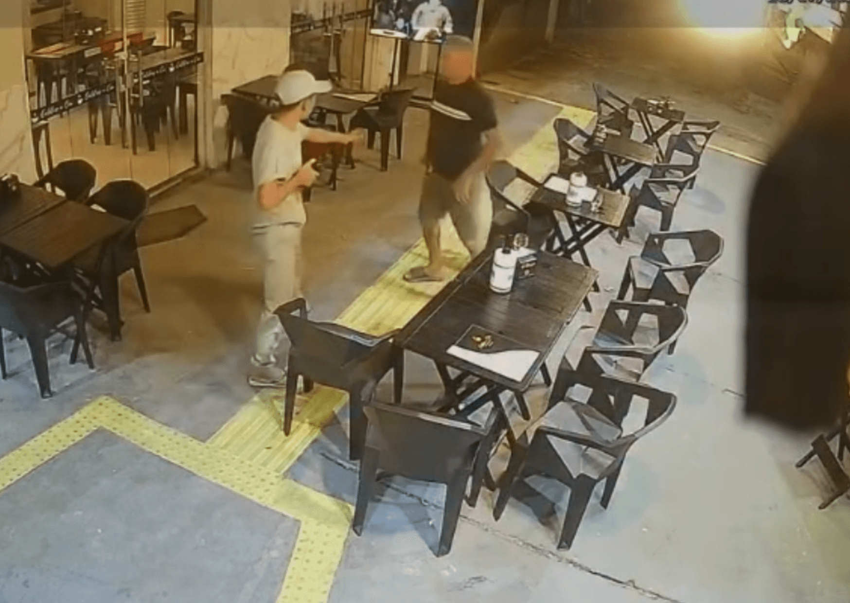 Cliente é rendido por criminoso armado durante assalto em estabelecimento na Pedreira, em Belém