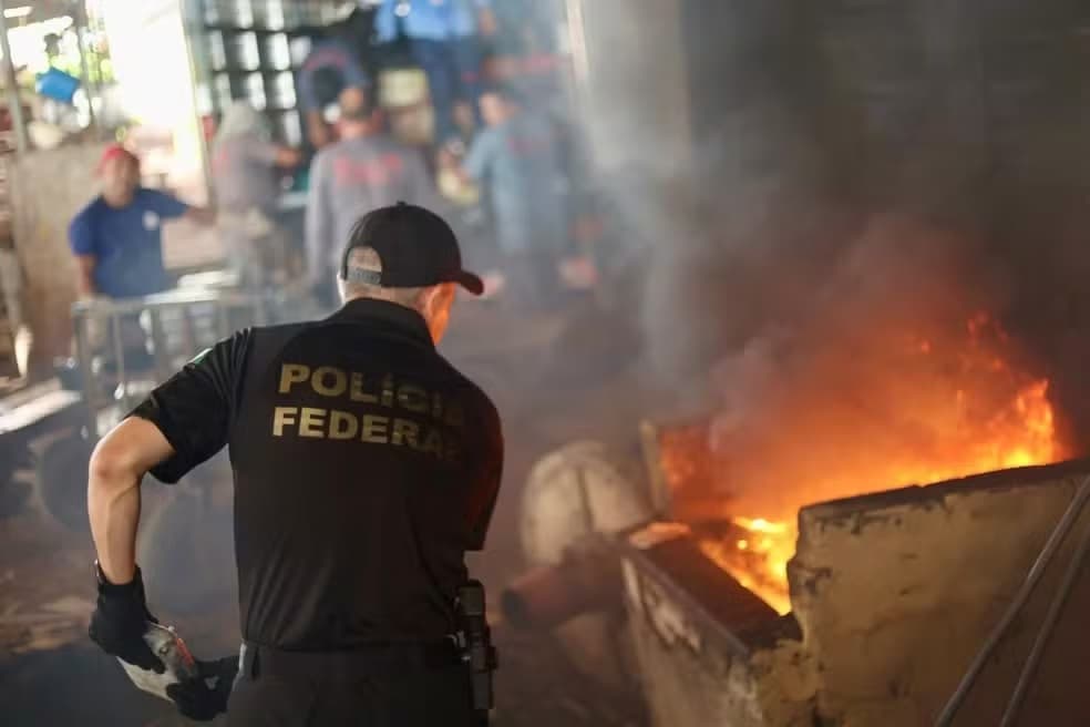 PF apreende toneladas de cocaína no Atlântico com apoio de agência dos EUA e incinera entorpecentes no Pará
