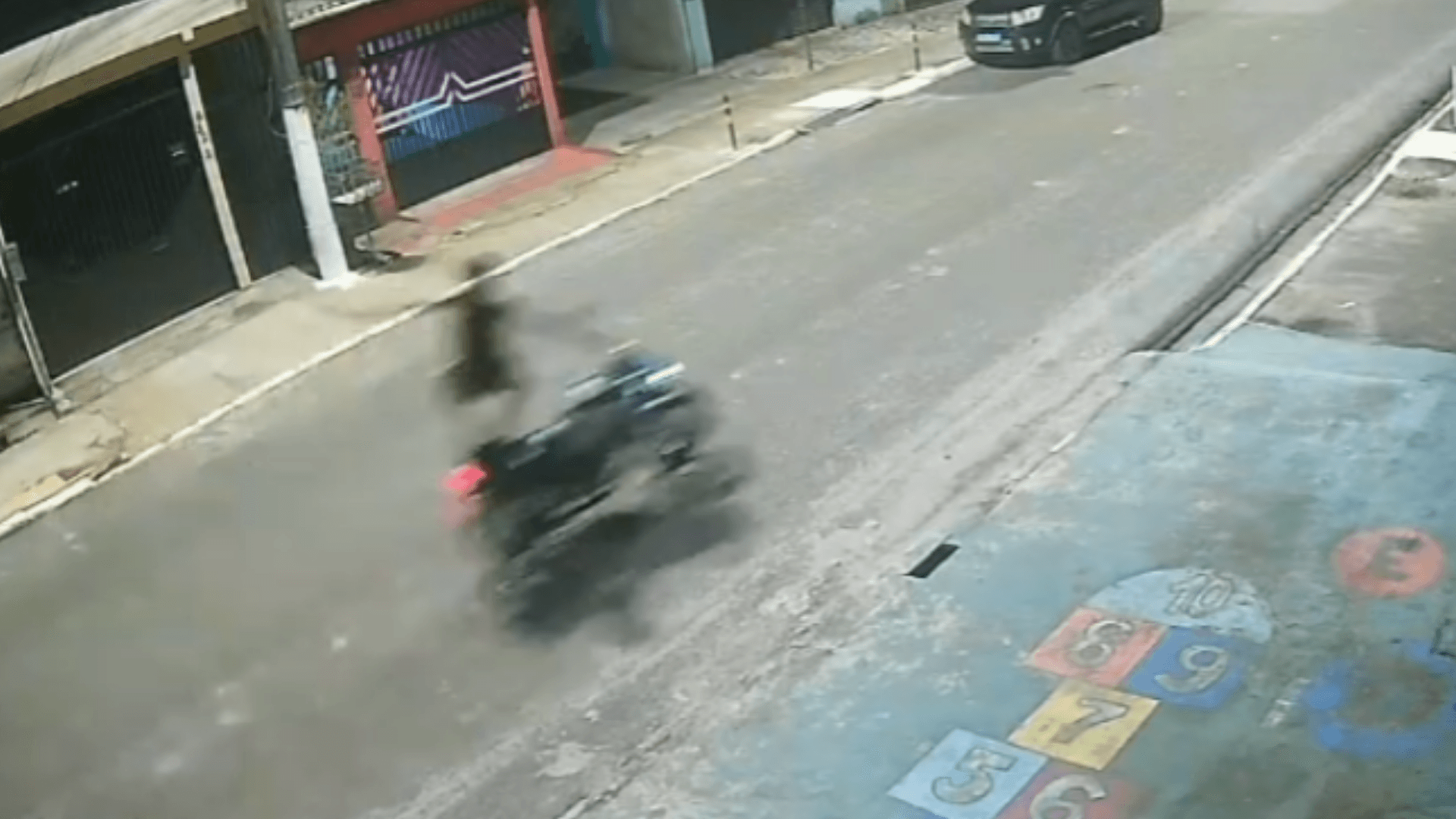 Câmeras flagraram acidente que matou jovem após manobra em motocicleta em Belém