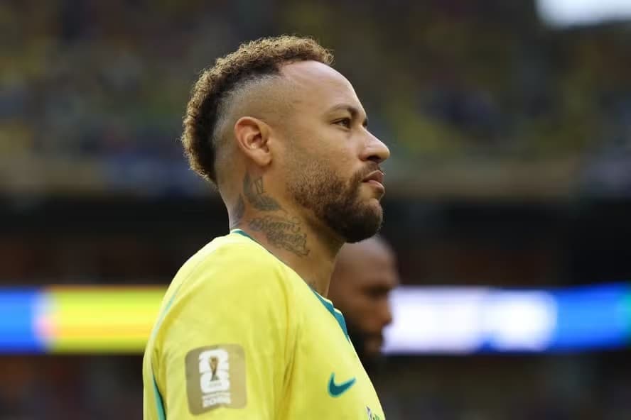 Neymar confirma aposentadoria da seleção brasileira na Vila Belmiro: ‘Fiz história’