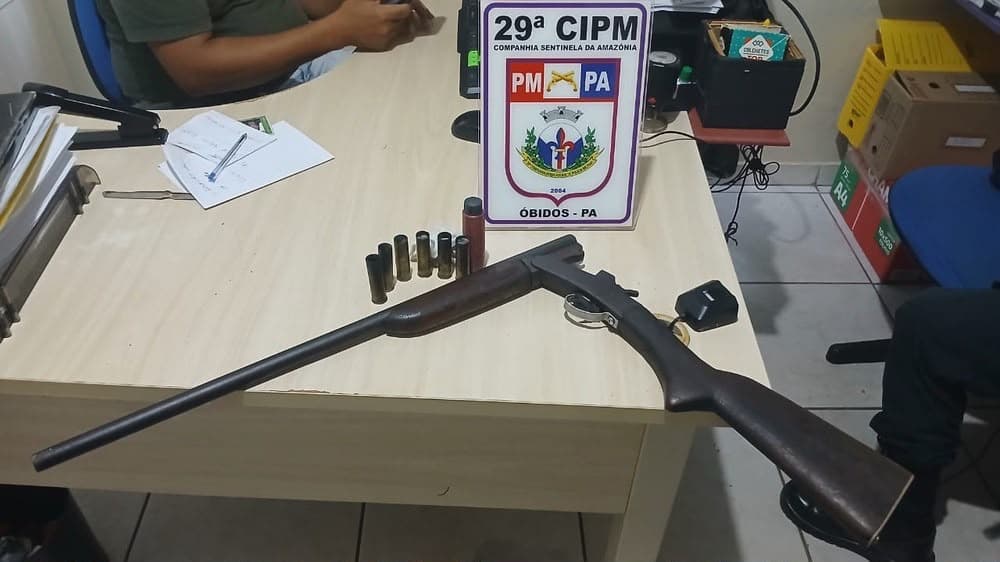 Embriagado, homem ameaça companheira com espingarda e acaba preso