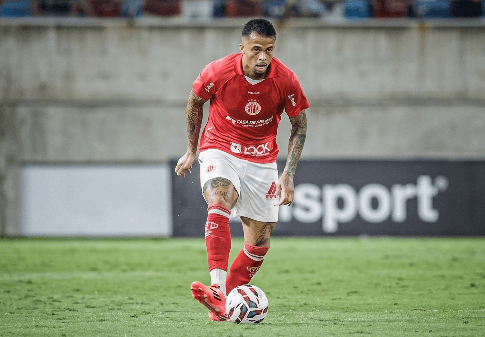 Paysandu anuncia zagueiro Lucas Rodrigues: ‘Vim em busca desse acesso’