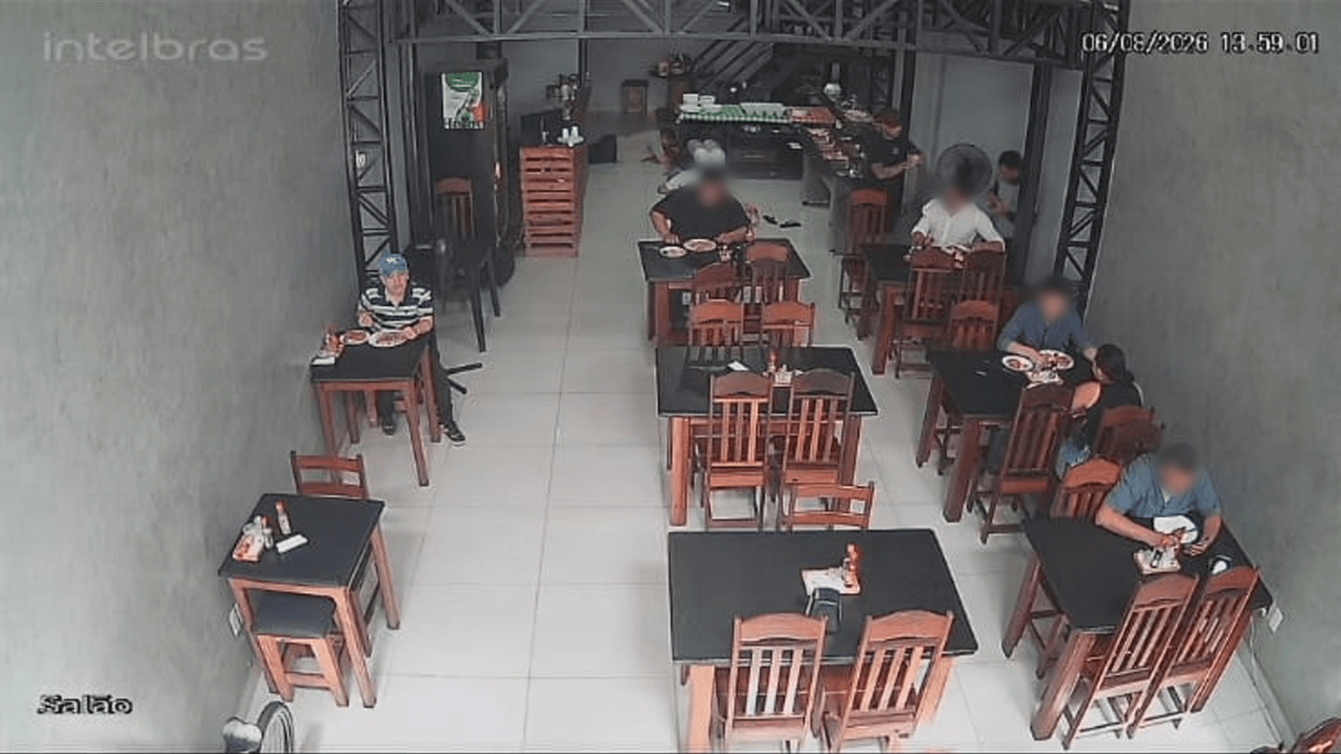Cliente é baleado no braço após reagir a tentativa de assalto em restaurante na Cidade Velha