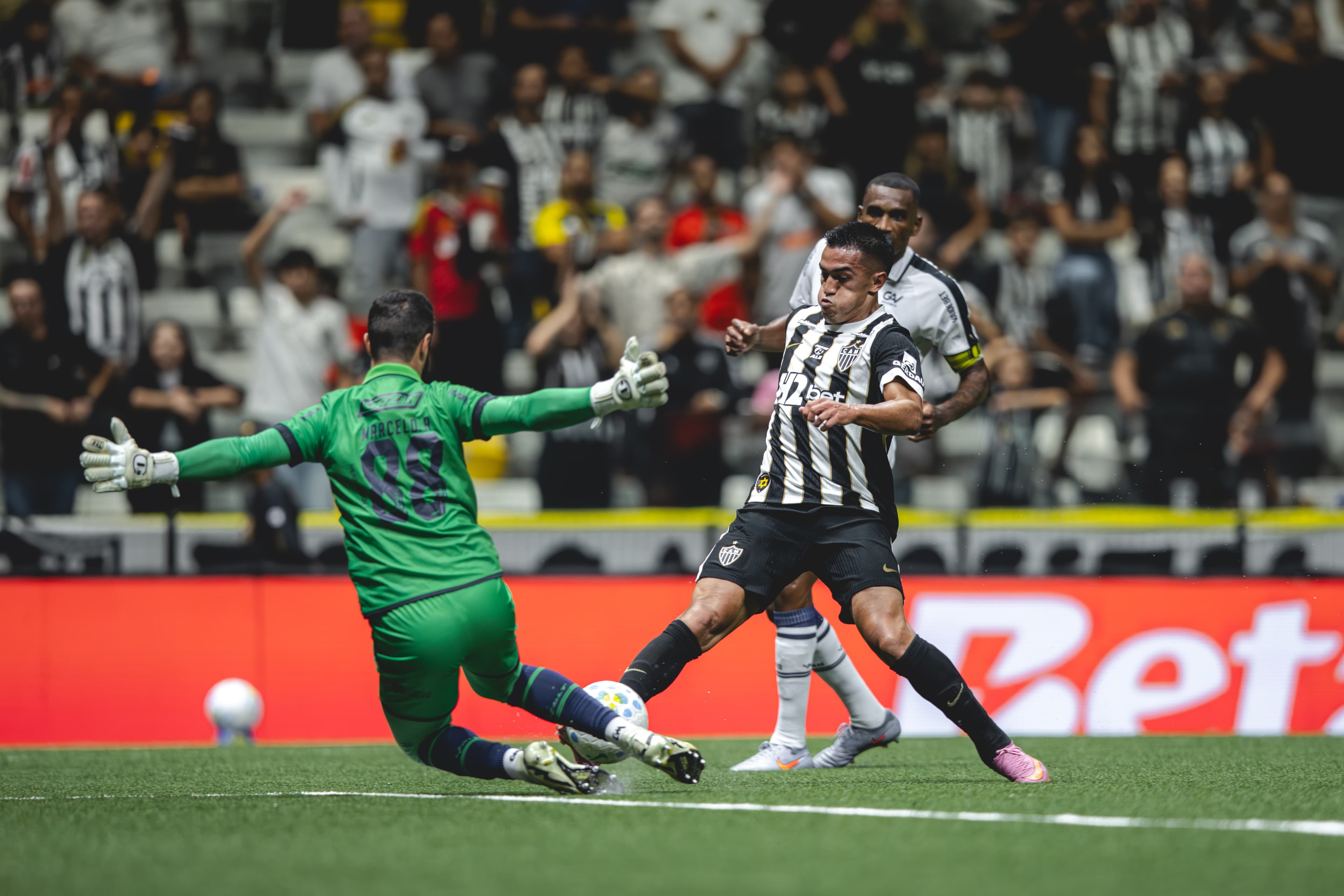 Pressionado no Z-4, Remo recebe o Galo no Mangueirão pela 22ª rodada do Brasileirão