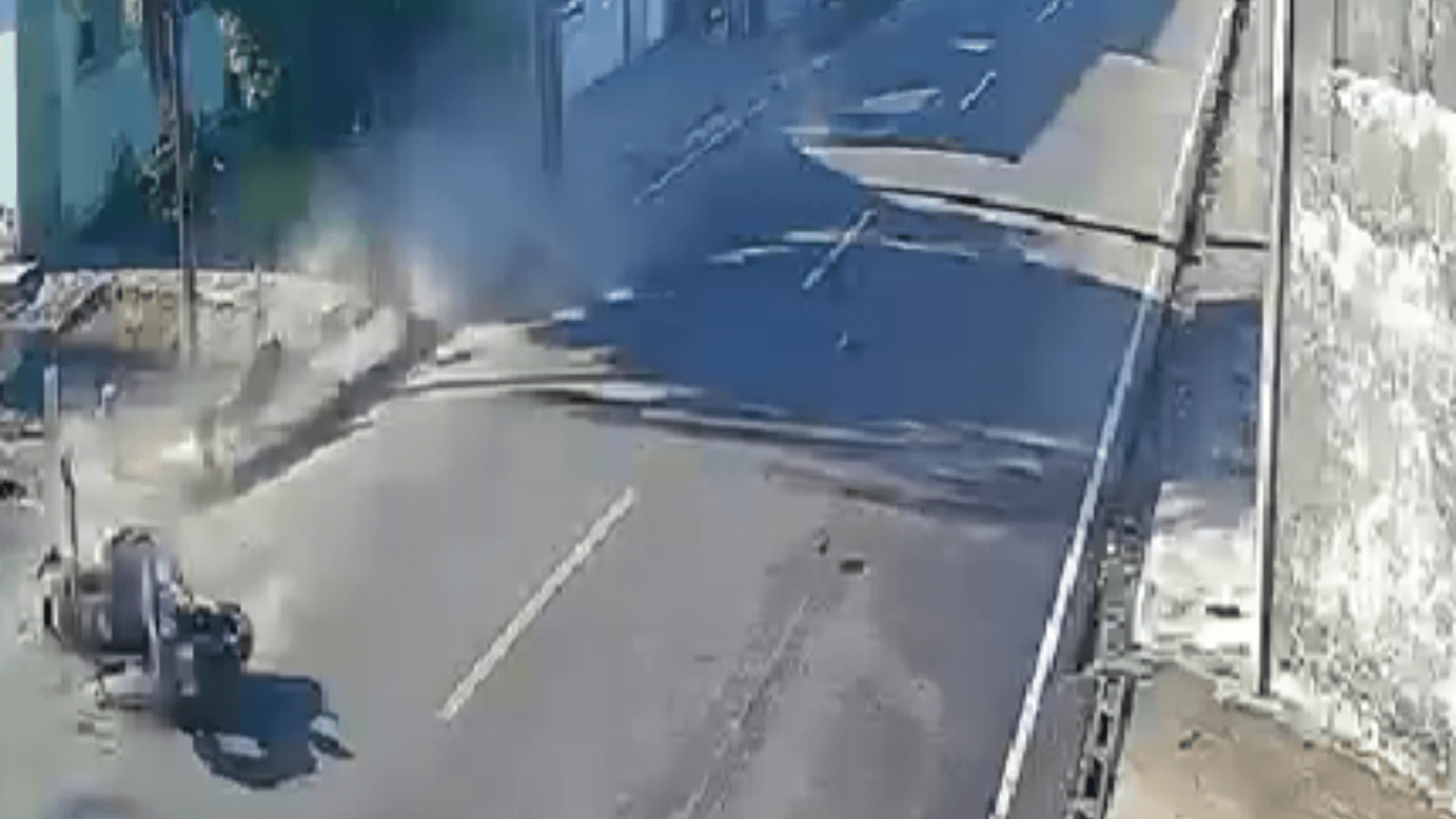 Em alta velocidade, motociclista perde o controle de moto, bate em poste e duas pessoas morremem Castanhal