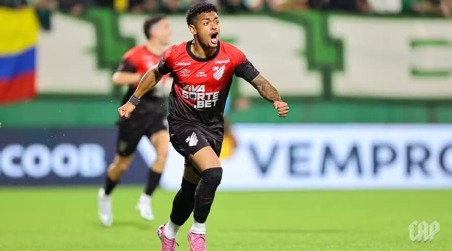 Quem é Léo Derik, jogador do Athletico-PR condenado a 13 anos de prisão por estupro
