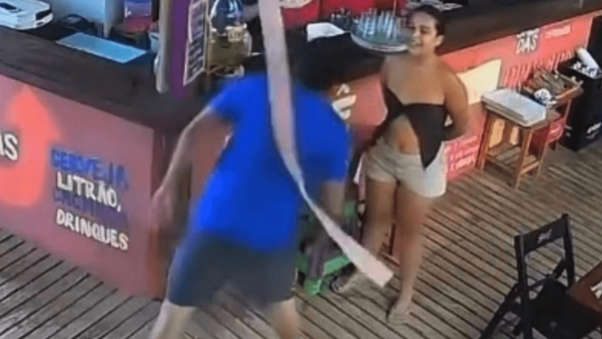 Oficial de Justiça de Marabá cospe no rosto de garçonete em bar no Piauí