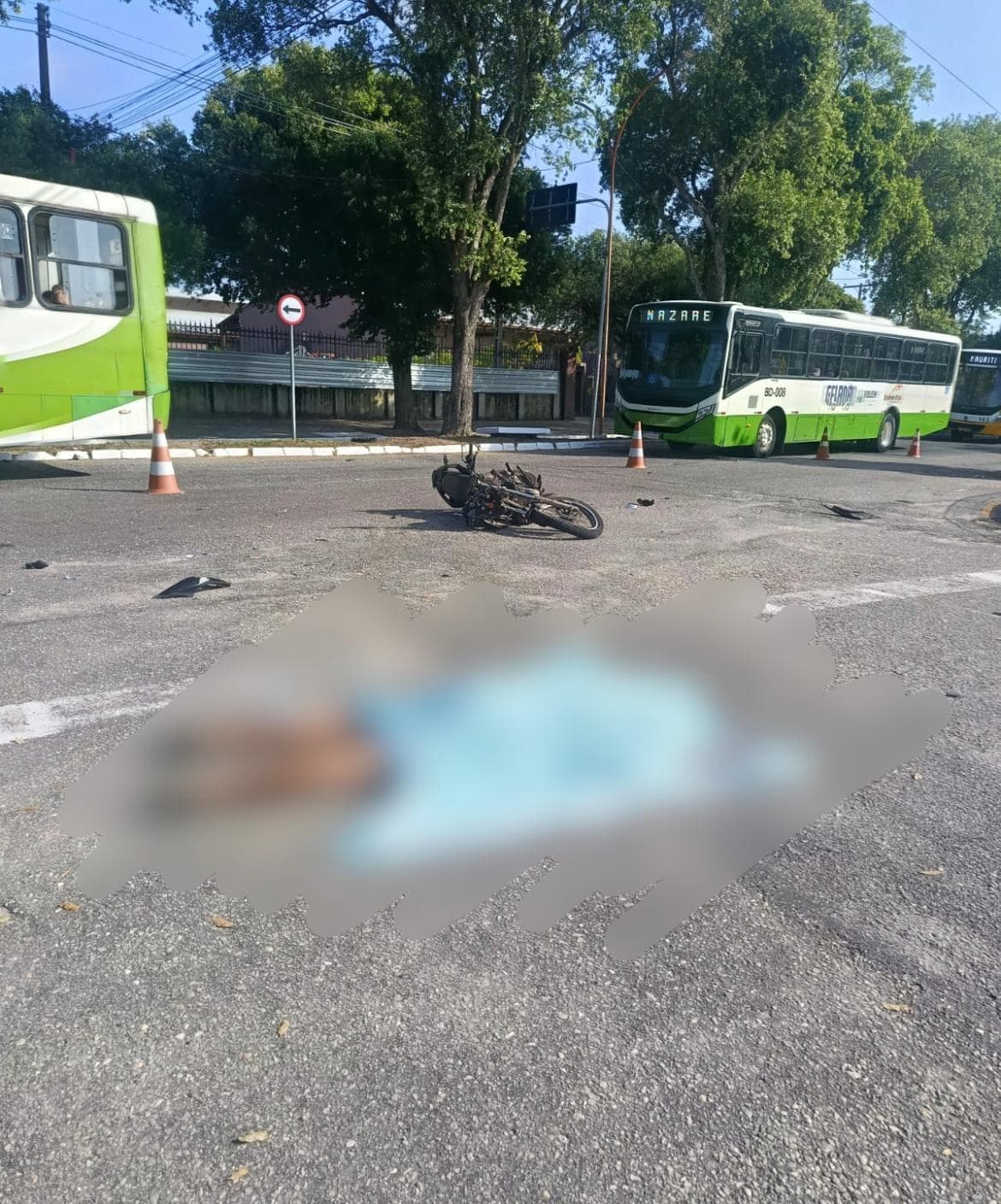 Vídeo: motociclista morre após acidente com ônibus na manhã desta segunda, 17, em Belém
