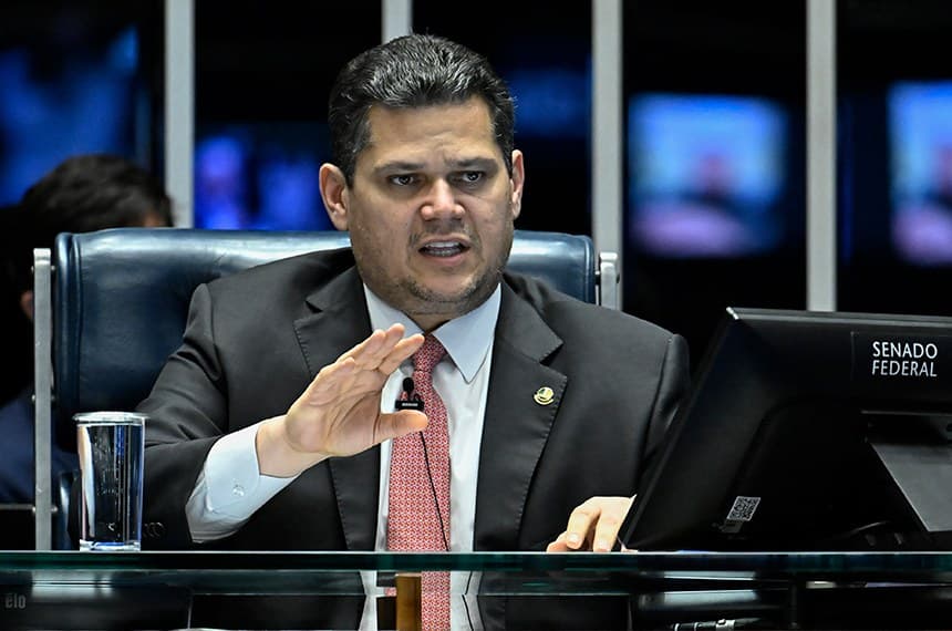 Fim da escala 6x1 avança no Senado após decisão de Alcolumbre