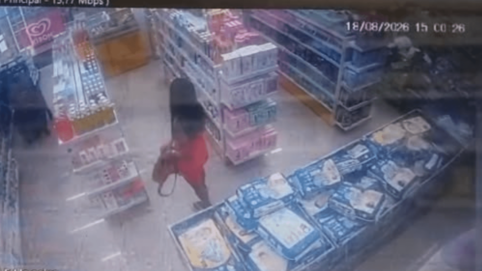 Mulher é flagrada em furto à farmácia na Marambaia