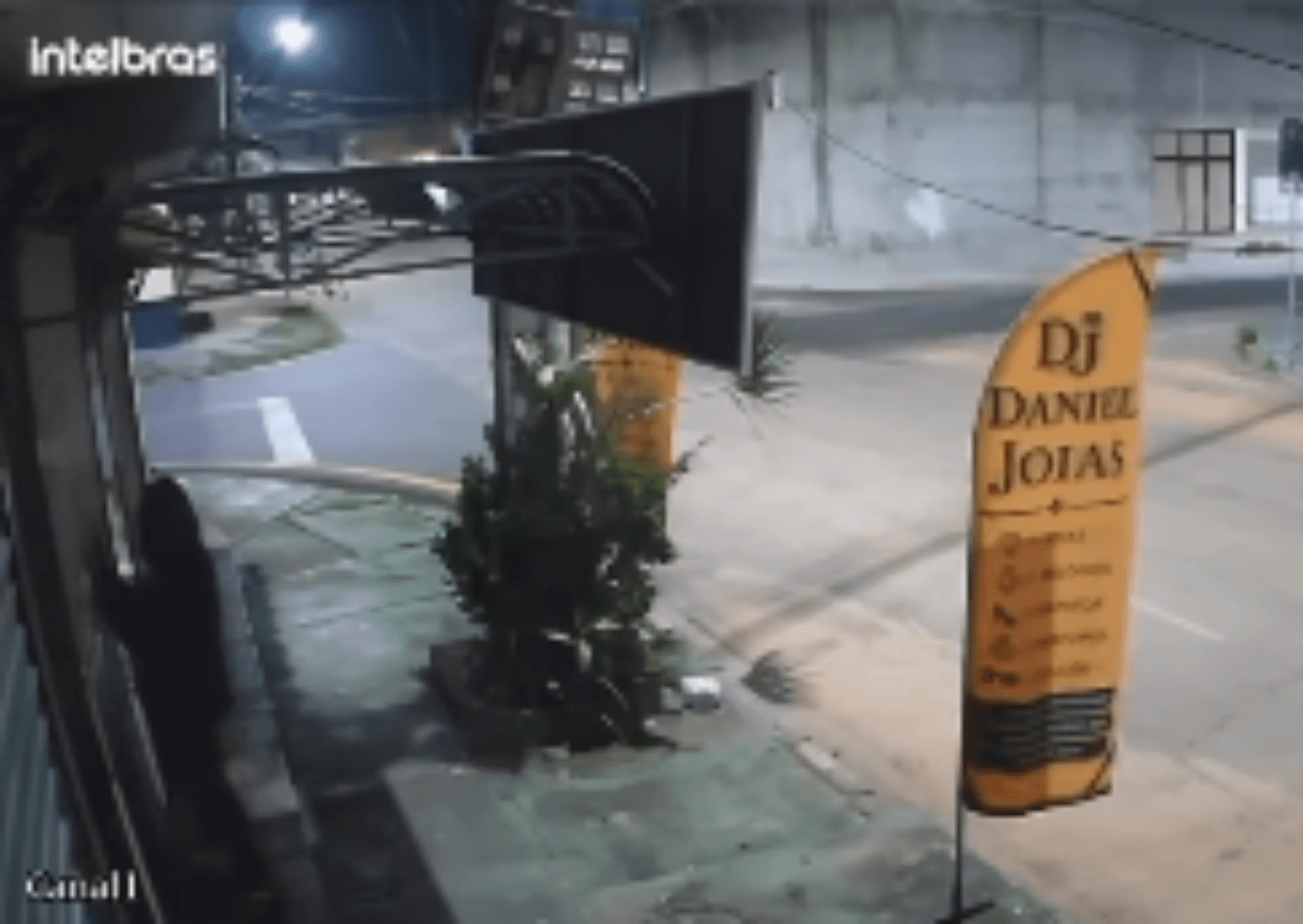 Assalto a loja de joias em Barcarena é registrado por câmeras durante a madrugada