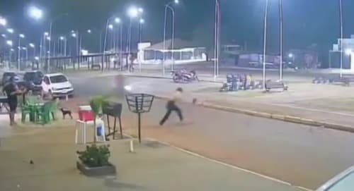 Mãe salva filha de atropelamento e é atingida por moto no Pará; veja o vídeo 