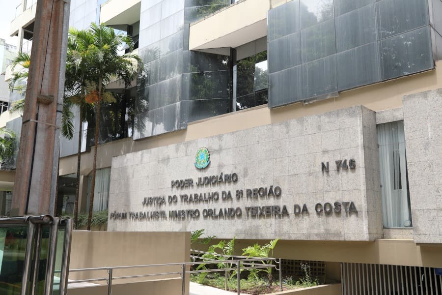“Vou te arrebentar”: empresa pressiona funcionário a retirar BO e acaba condenada a pagar R$ 80 mil