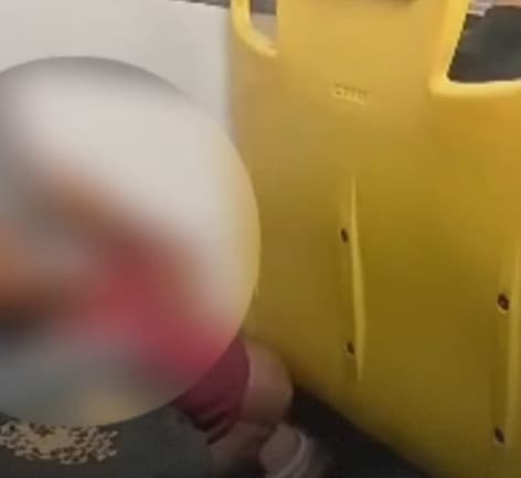 Vídeo: homem é flagrado se masturbando dentro de ônibus em Belém