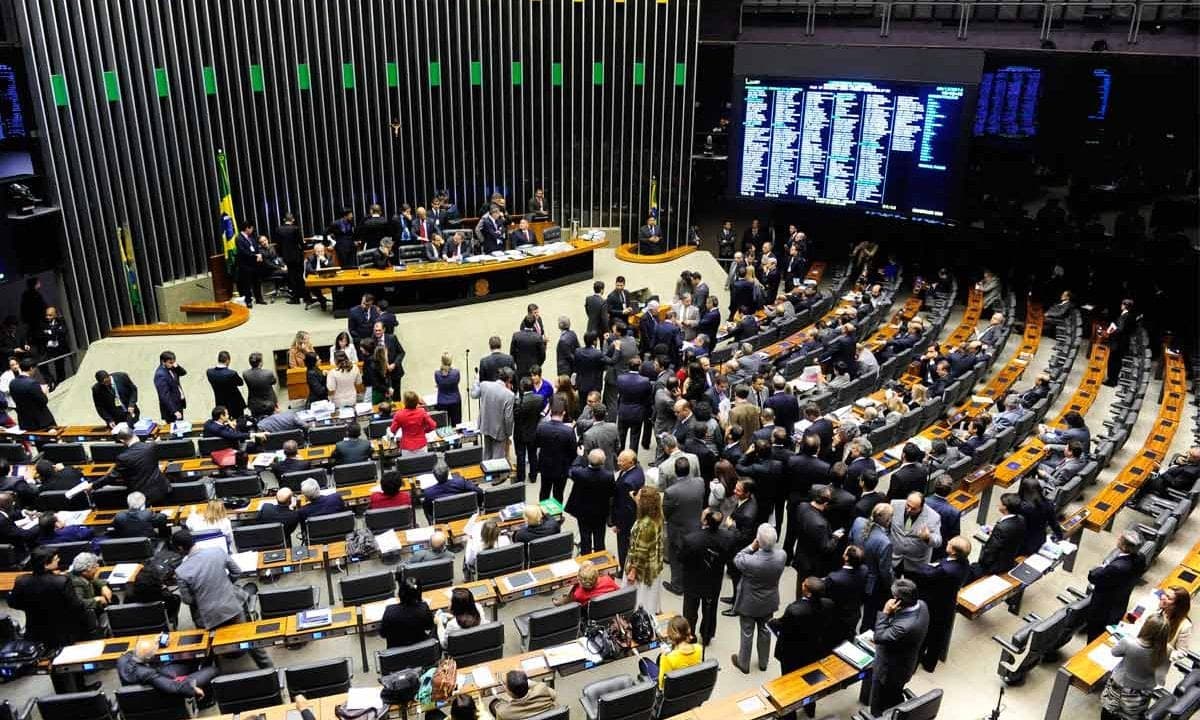 Comissão do Congresso adia votação da MP do fim da ‘taxa das blusinhas’