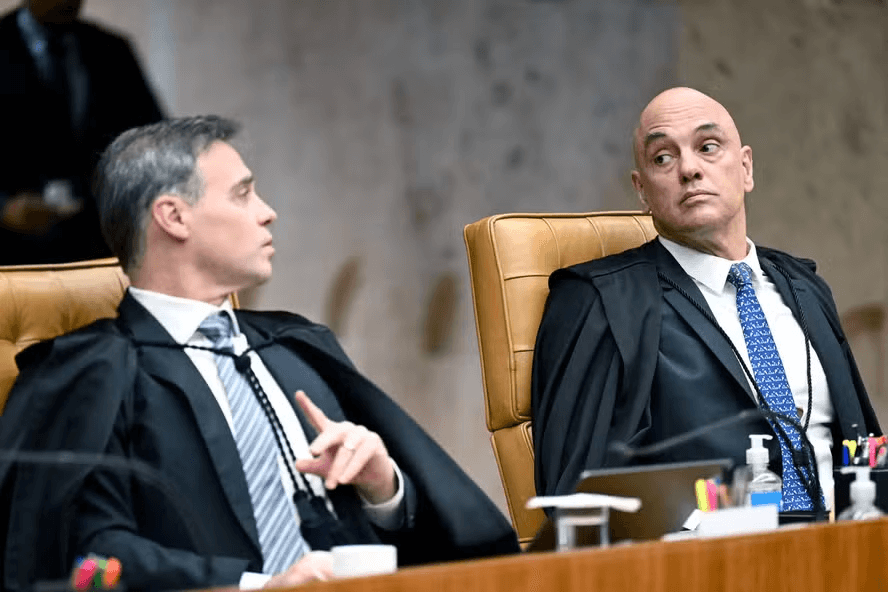 Alexandre de Moraes encaminha pedido de investigação contra André Mendonça 