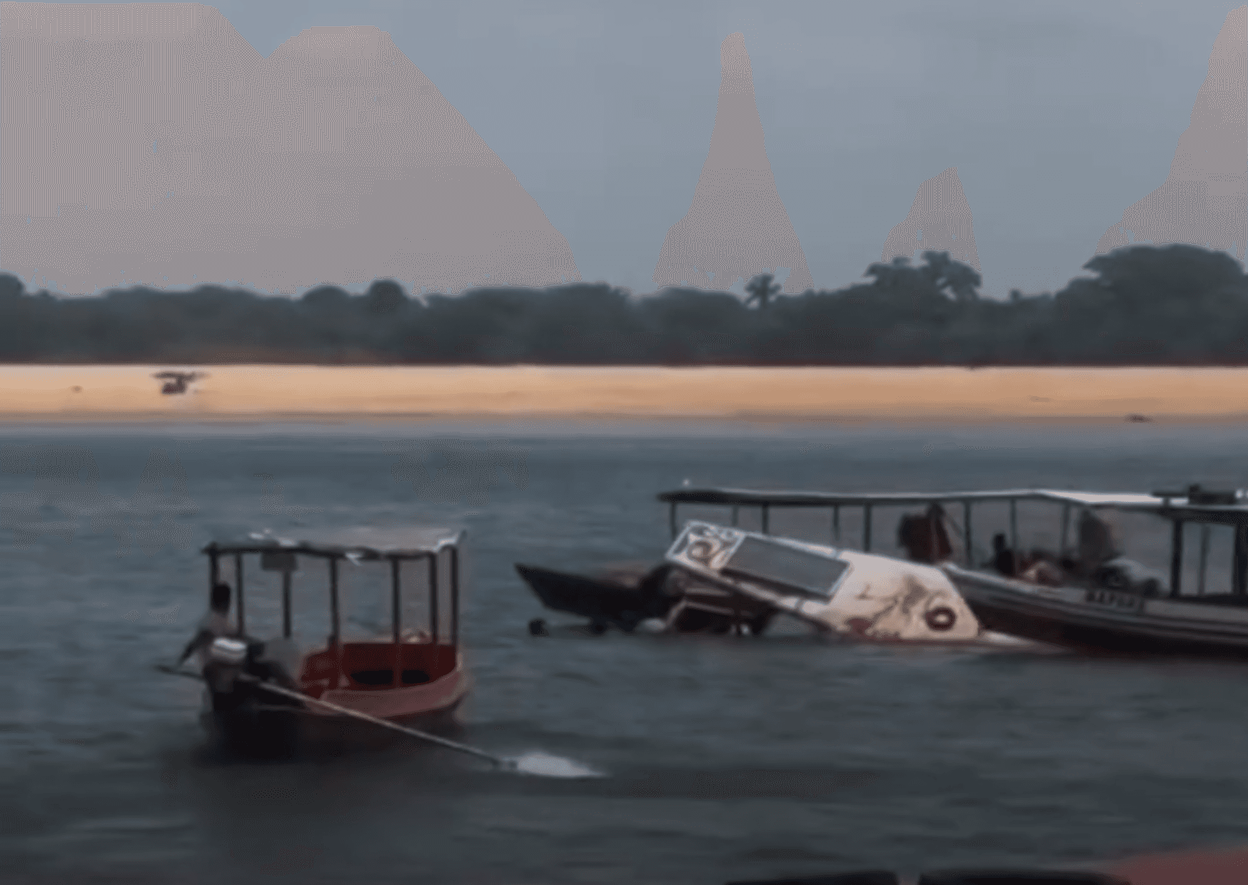 Embarcação com passageiros afunda no Rio Tocantins, em Marabá