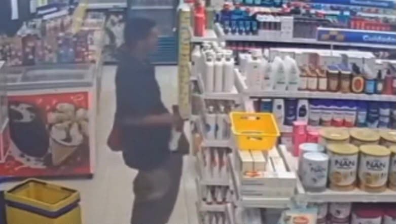 Vídeo: câmera registra homem furtando produto de farmácia em Belém