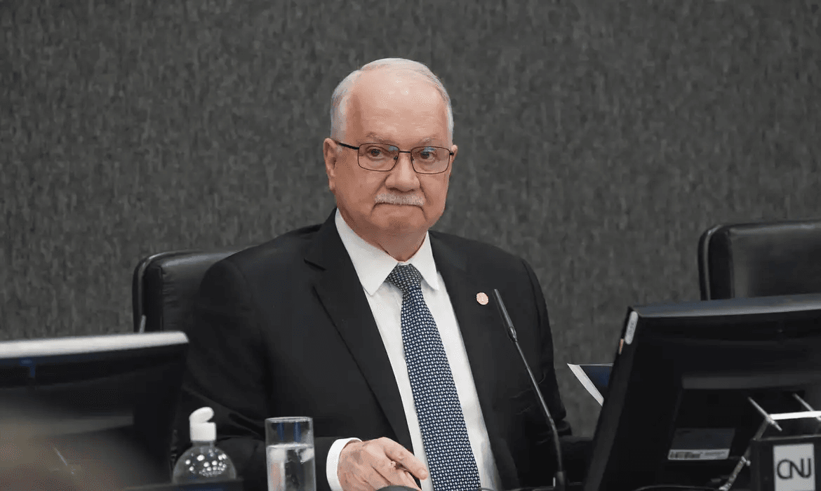 Fachin mantém Andrei Rodrigues na chefia da PF e suspende decisões de Mendonça e Dino sobre o caso