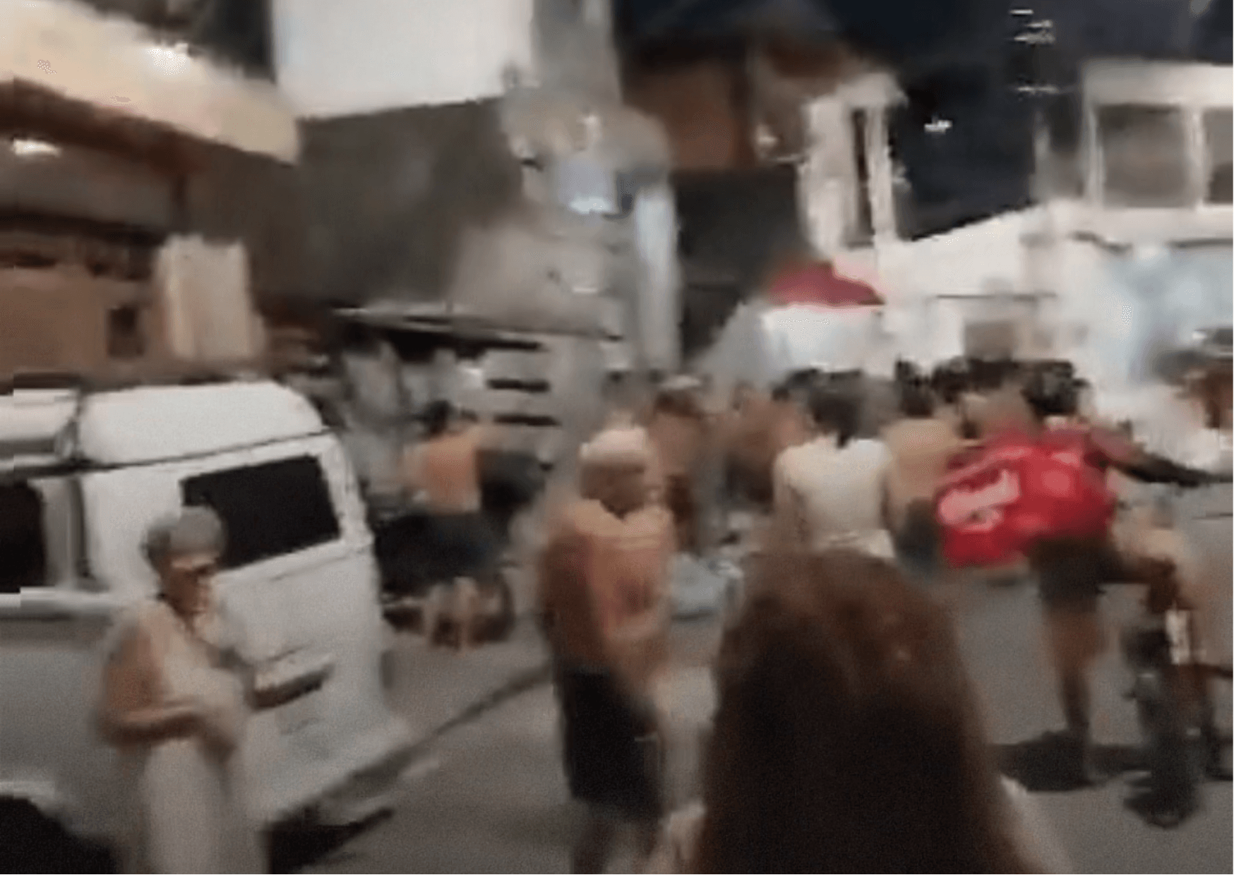 Suspeito de assalto é amarrado e agredido por moradores no bairro do Umarizal, em Belém