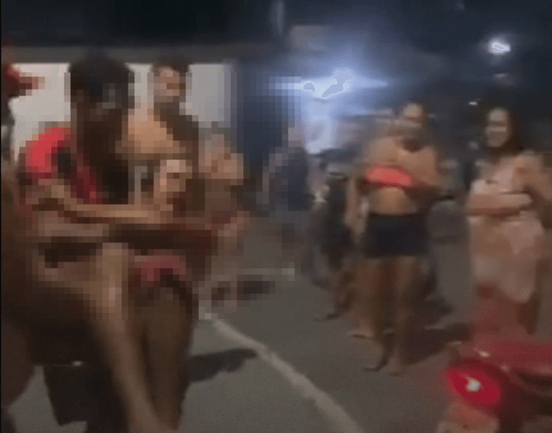 VÍDEO: Homem é atingido por tiros e socorrido em moto por populares em Marituba