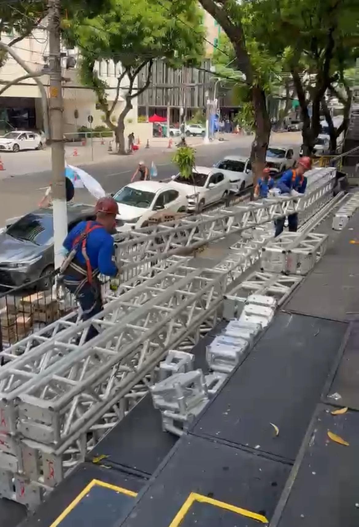 Vídeo: arquibancadas do Círio estão sendo montadas na avenida Presidente Vargas, em Belém; ainda há ingressos para a Trasladação