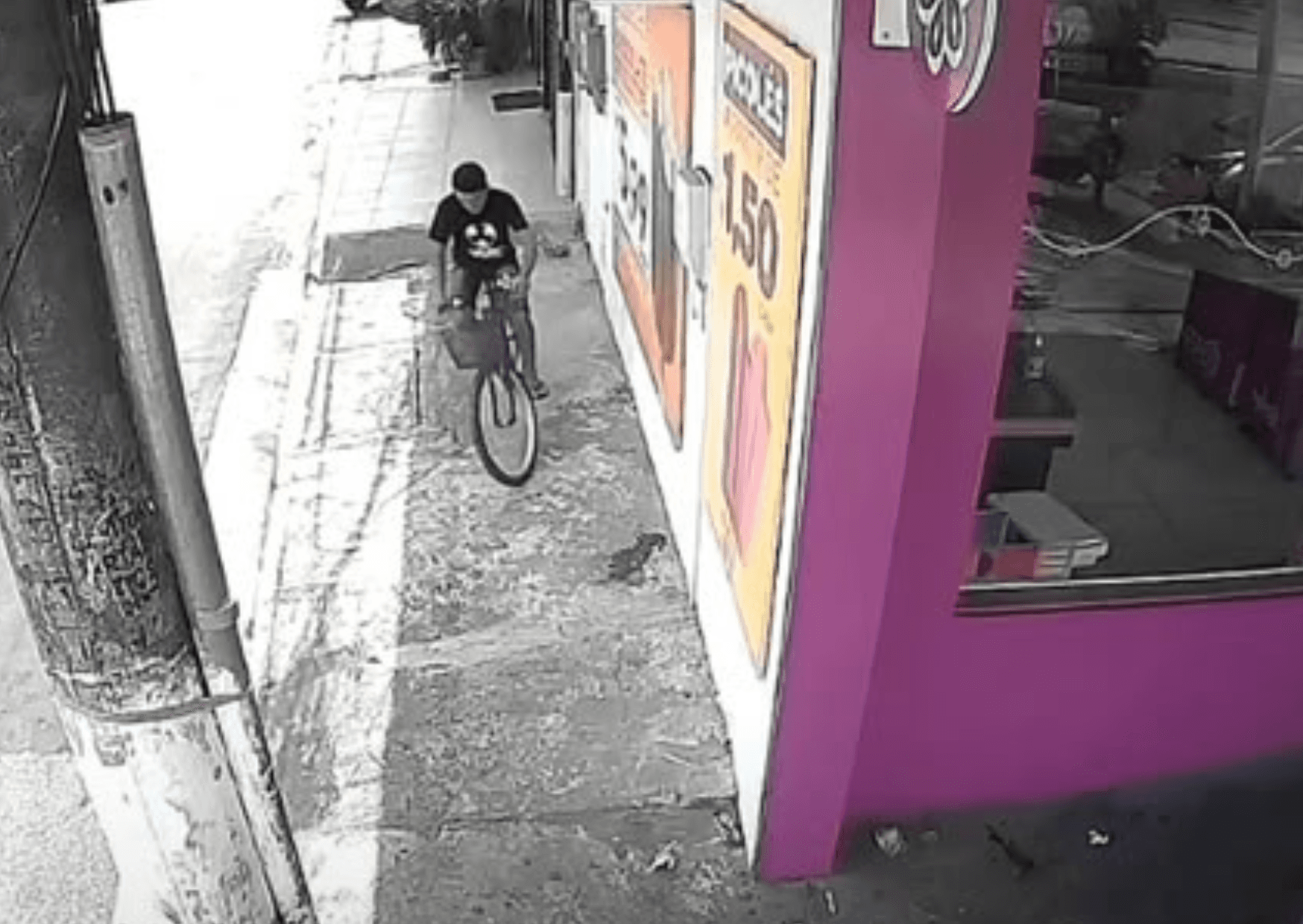 Câmera registra suspeito furtando bicicleta no Panorama XXI, em Belém