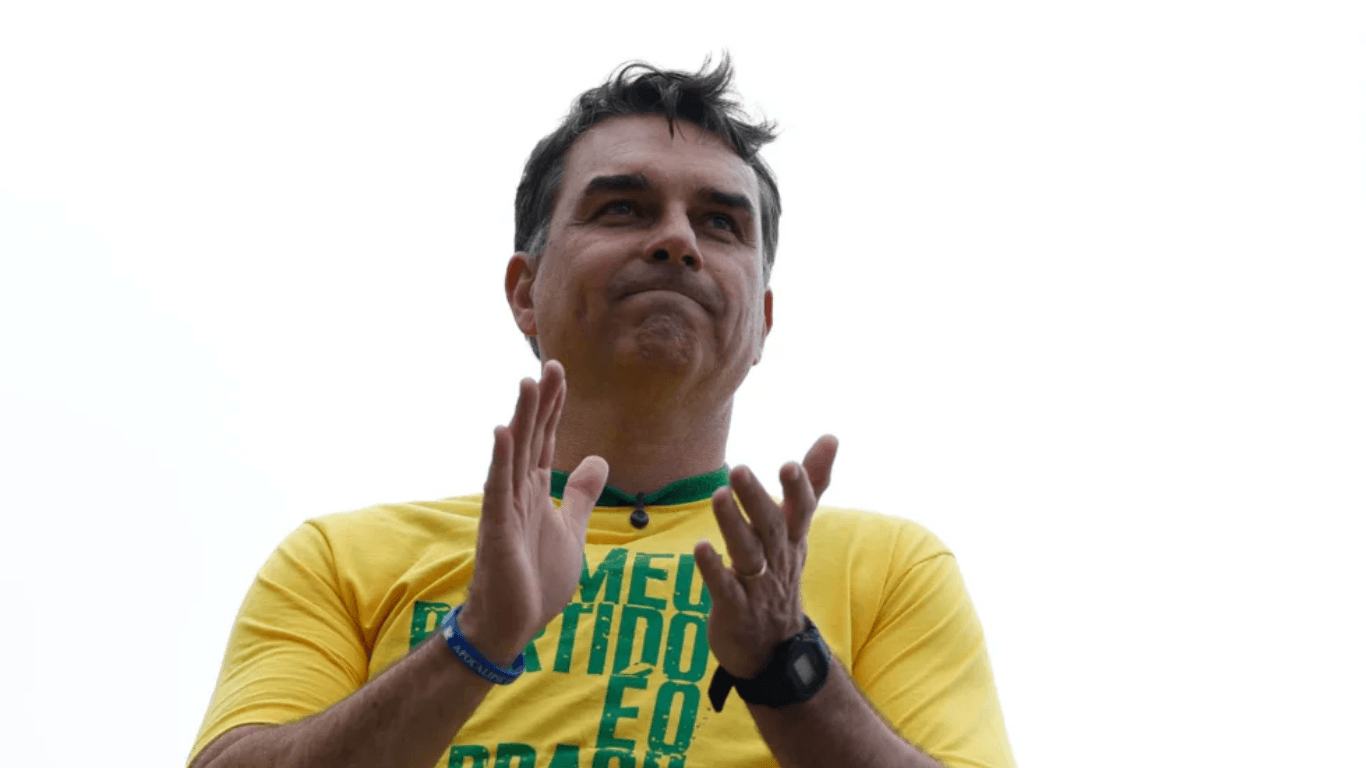 Flávio Bolsonaro participa de motocarreata e comício em Belém nesta segunda-feira (14)