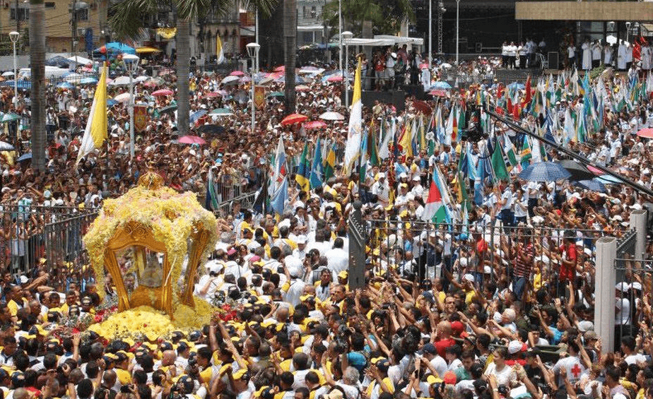 Enquanto o Brasil recebe turistas, Belém se prepara para a maré humana do Círio