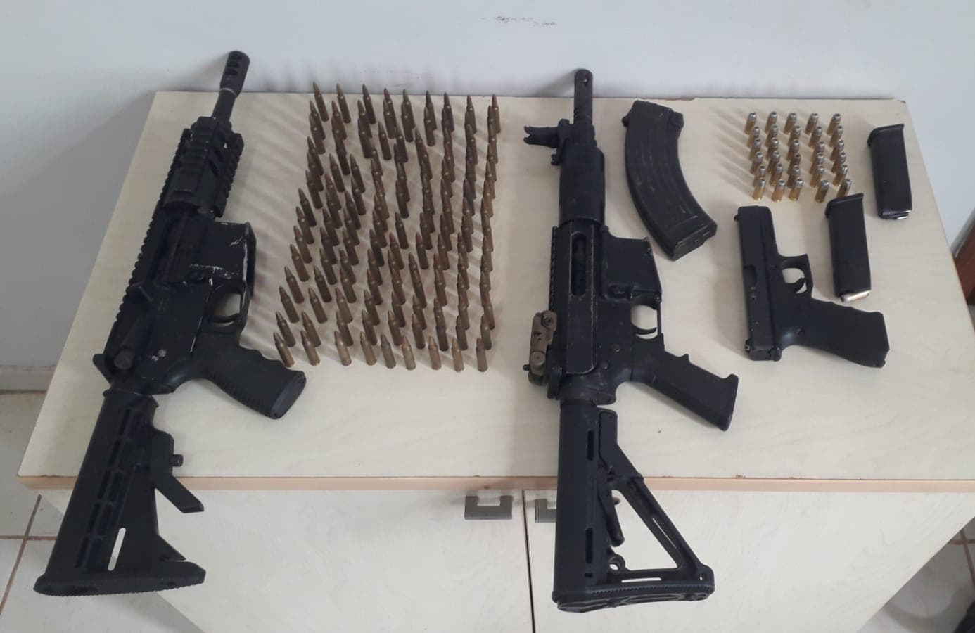 Operação prende três suspeitos e apreende fuzis e pistola em Pacajá