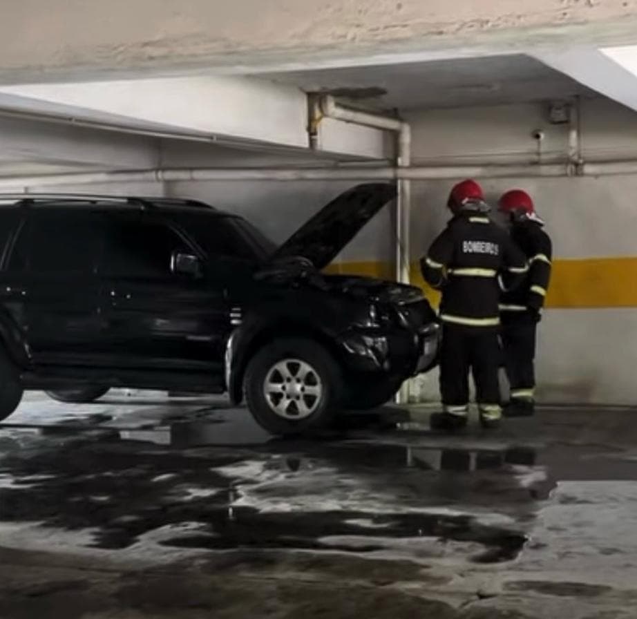 Vídeo: carro pega fogo na garagem de prédio no bairro de Nazaré, em Belém