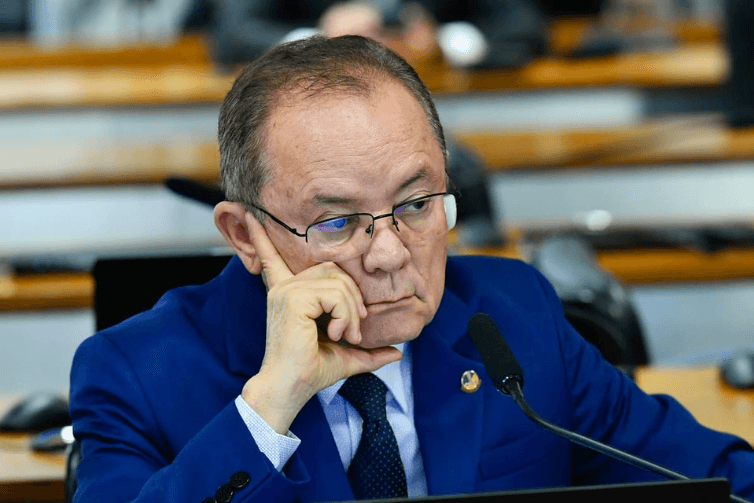 Saiba quem é o único senador paraense que assinou PEC que sugere fim de garantias da CLT e escala 7x0
