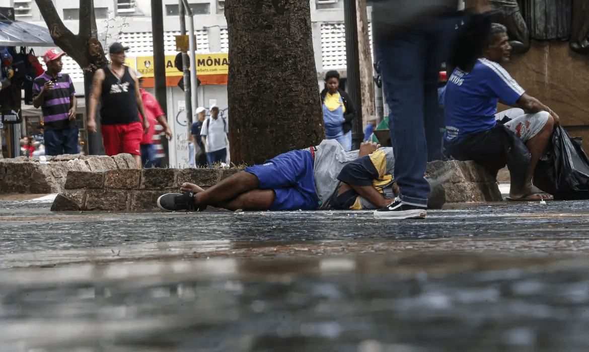 MPF lança campanha para arrecadar roupas à população em situação de rua em Belém