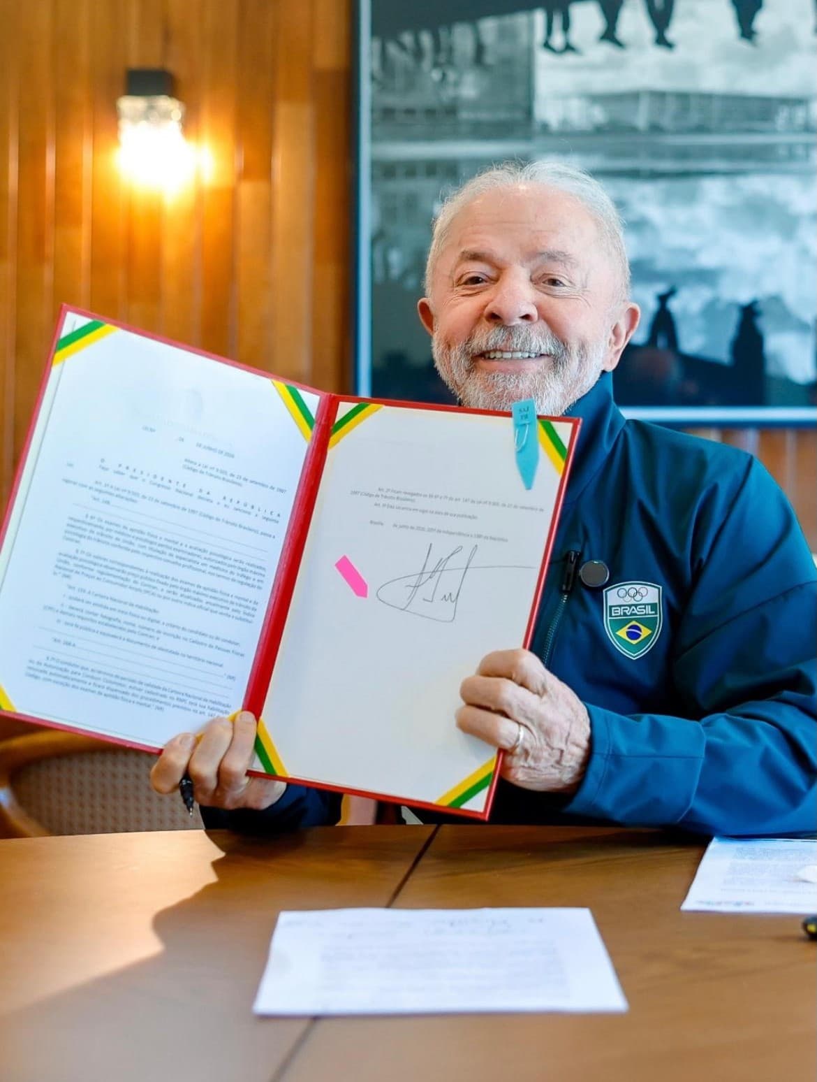 Lula sanciona medida que autoriza renovação automática de CNH para 'bom condutor'; saiba o que muda