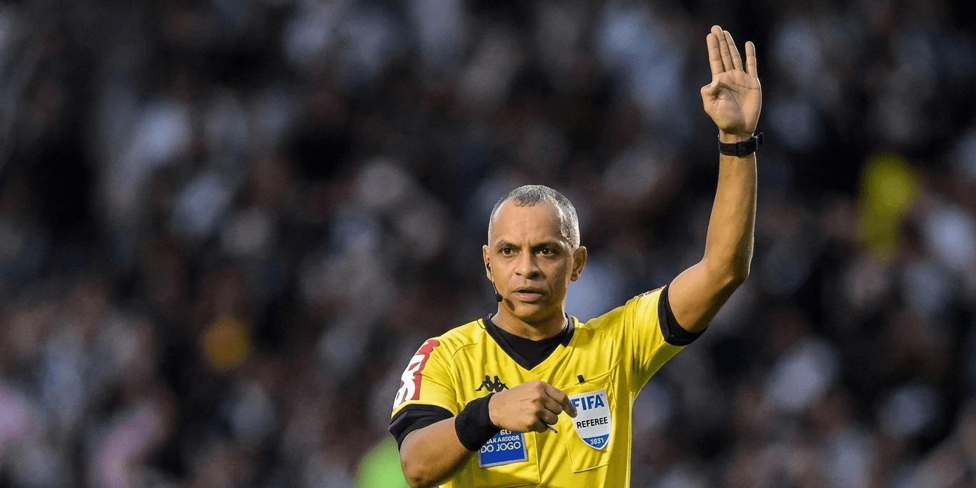 Arbitragem brasileira comanda a estreia do Mundial com trio liderado por Wilton Sampaio
