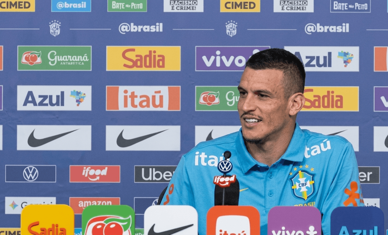 Ibañez evita dar pistas sobre escalação de Ancelotti na Seleção: 'Se falar mais, dá ruim'