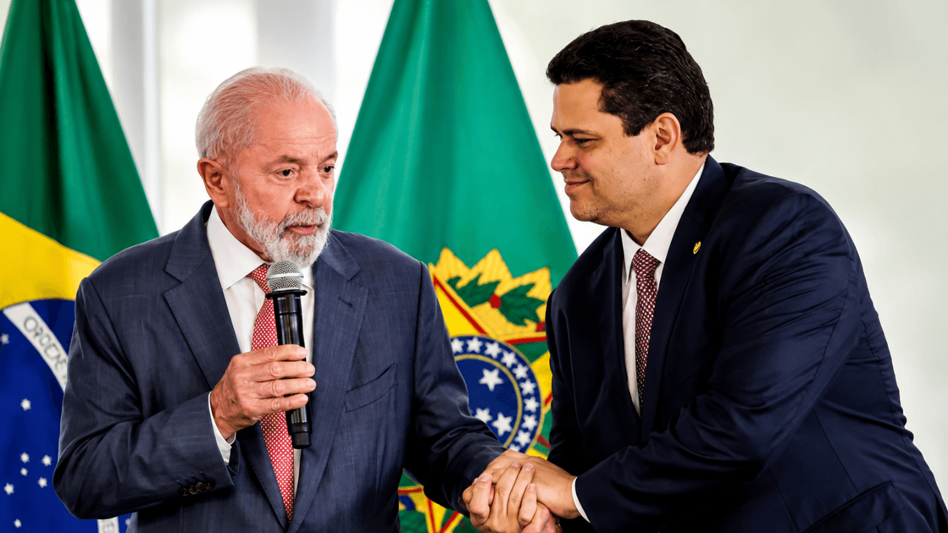 Alcolumbre condiciona avanço da PEC que acaba com escala 6x1 a reaproximação com Lula, dizem aliados