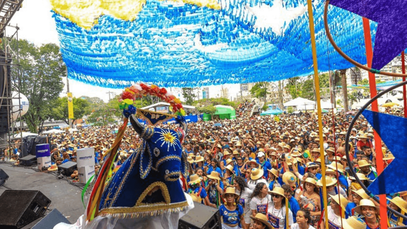 Arrastão do Pavulagem levou milhares às ruas de Belém e abriu temporada de cortejos da cultura amazônica