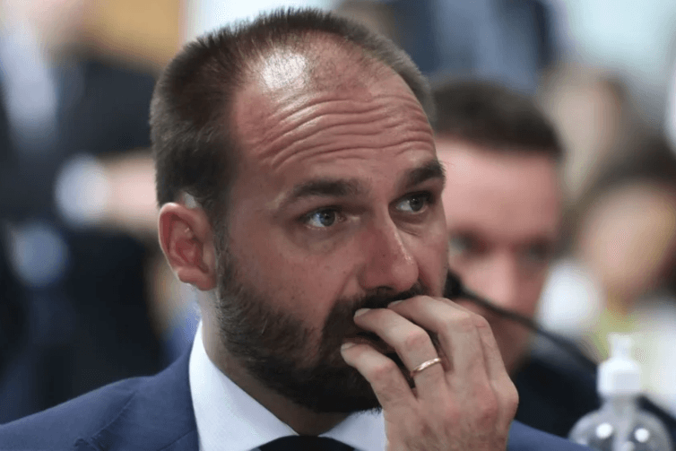 Primeira turma do STF julga Eduardo Bolsonaro por atuação nos EUA e tentativa de coagir magistrados