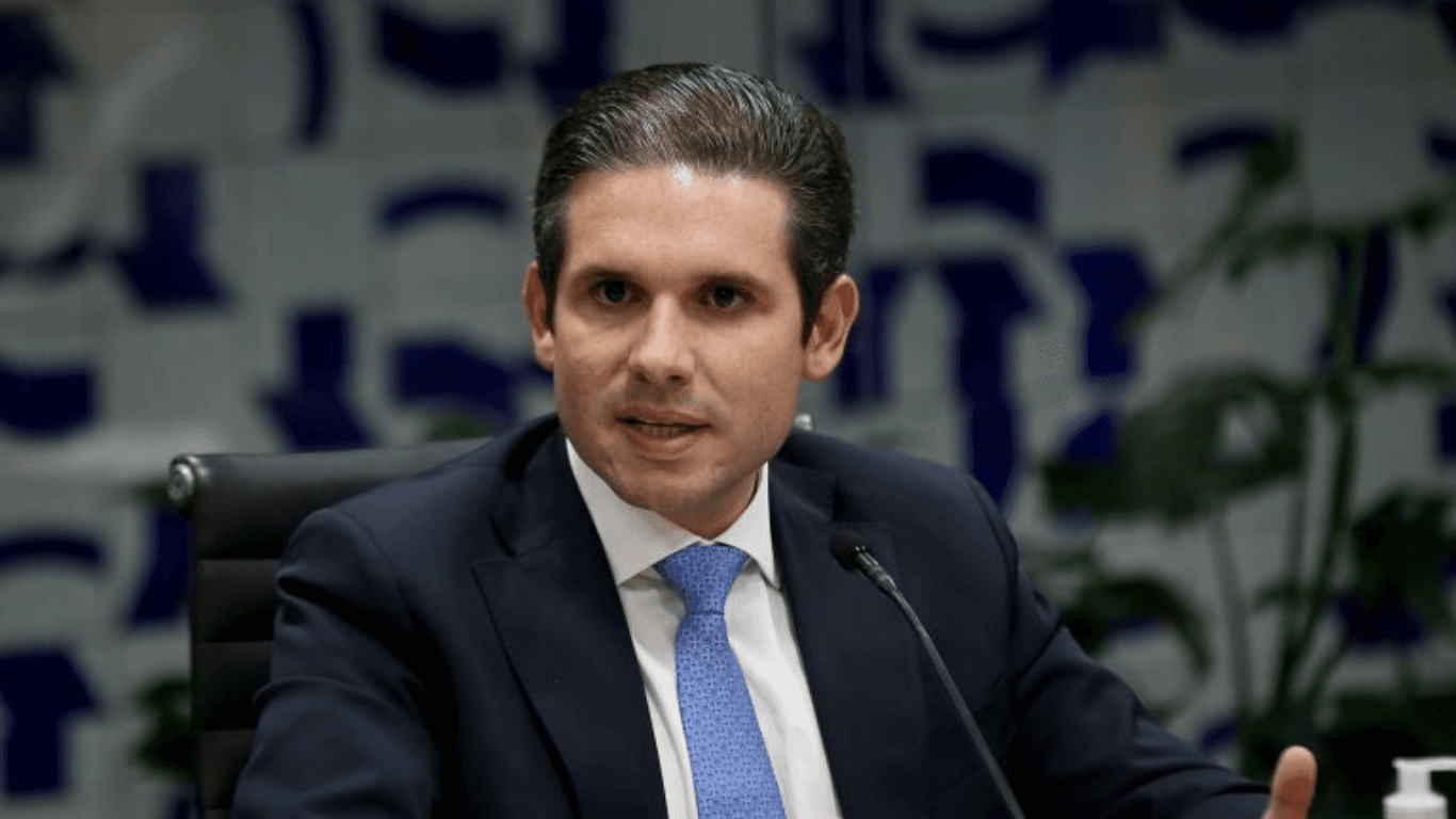 Fim da escala 6x1: Câmara deve votar hoje projeto com mesmo texto de PEC já aprovada