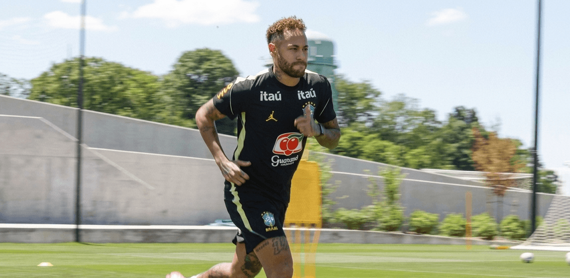 Neymar calça chuteiras e treina com bola pela primeira vez na preparação para a Copa