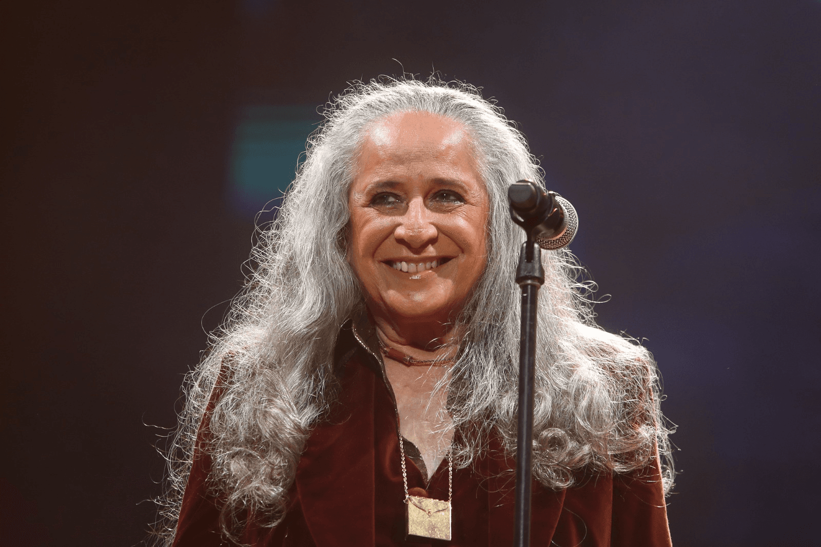 Maria Bethânia celebra 80 anos: Canal Brasil comemora a data exibindo trajetória da artista